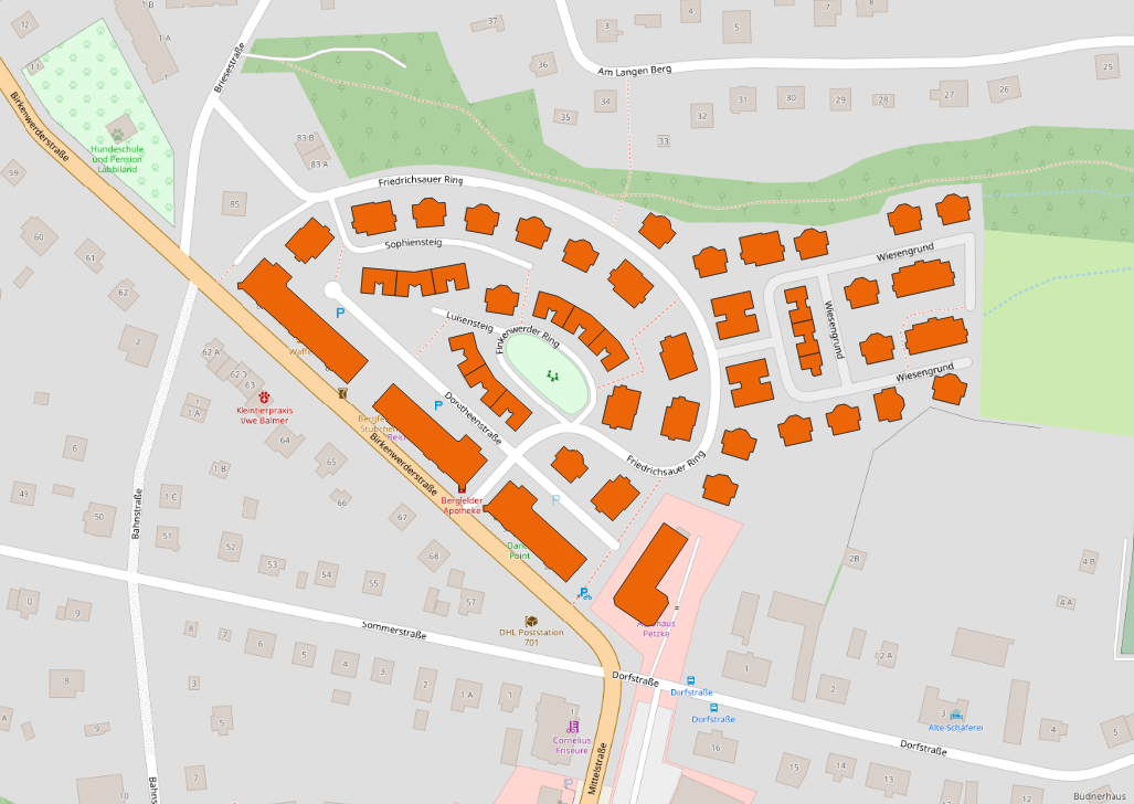 Kartenausschnitt des Quartiers Friedrichsauer Ring in Hohen Neuendorf-Bergfelde mit orange hervorgehobenen Gebäuden.